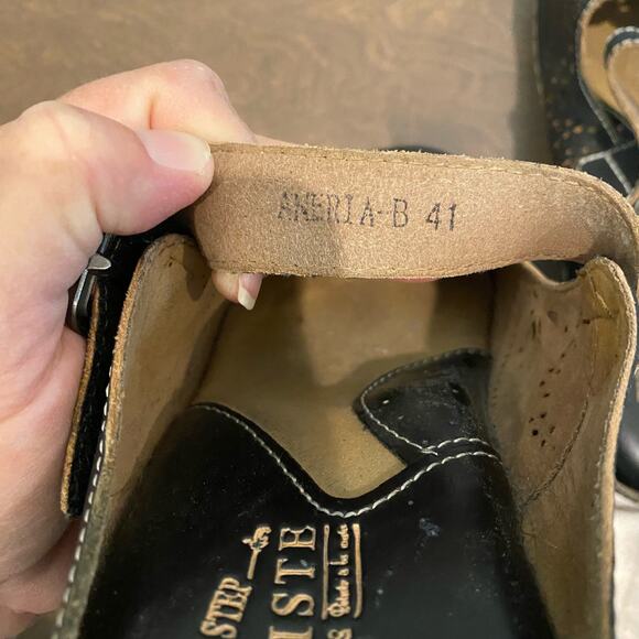 L’Artiste Black Leather Mary Jane Flats with Classic Design - Picture 3 of 15